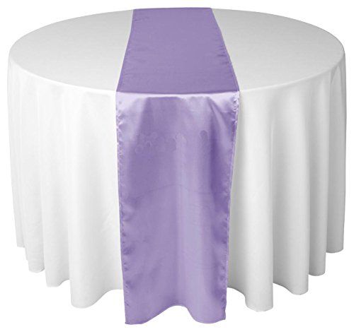 Nappe blanche avec chemin de table