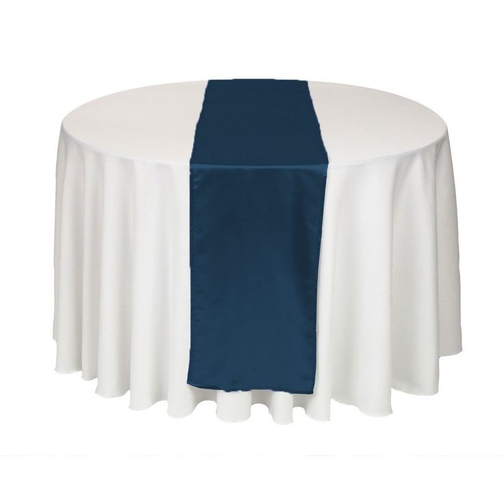 Table ronde avec nappe blanche