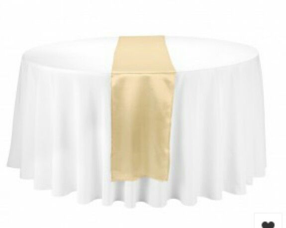 Table ronde avec nappe blanche