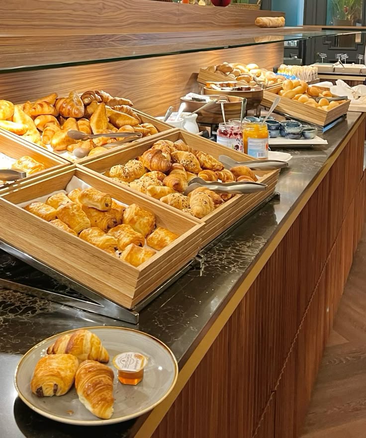 Pâtisseries assorties sur table