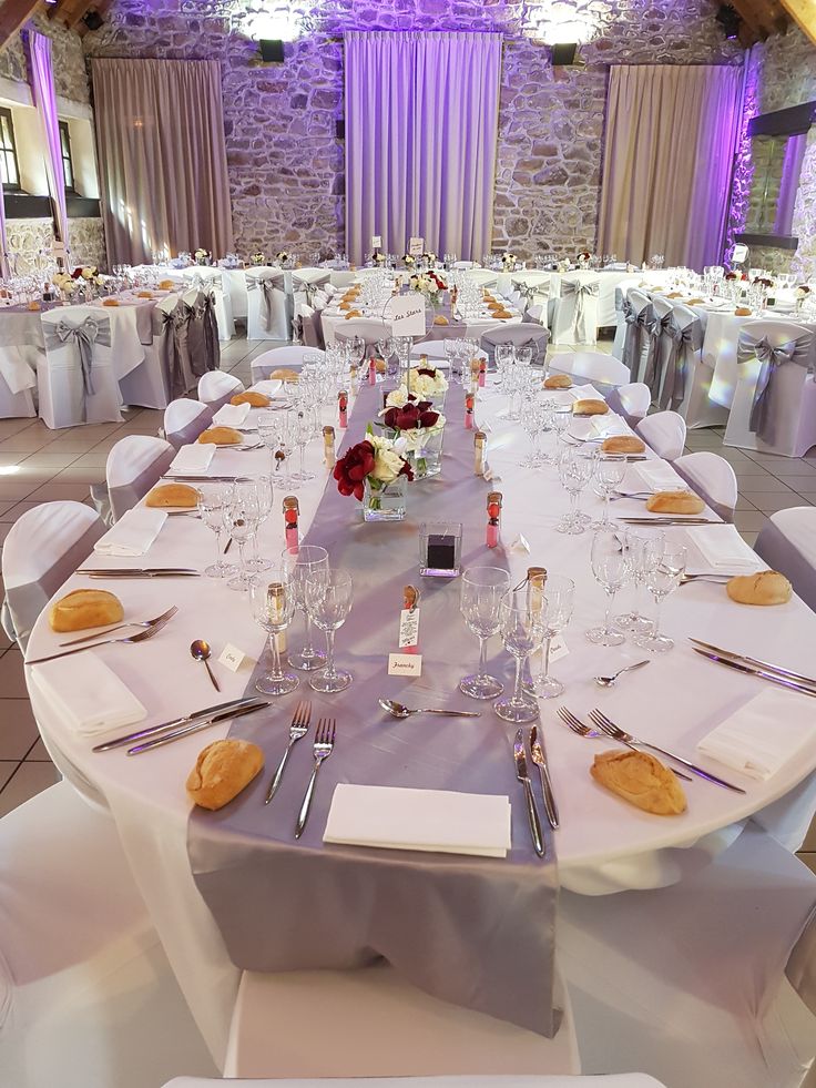 Table de réception élégante décorée